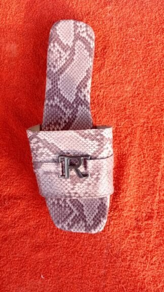 صندل حريمي جلد ثعبان